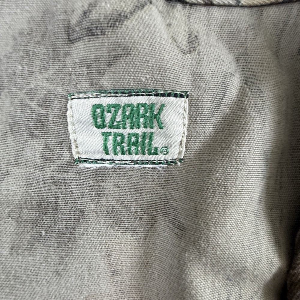Vintage Ozark Trail Hunting Vest Men's Large Camo Pockets with Game Bag Full Zip - Picture 3 of 6